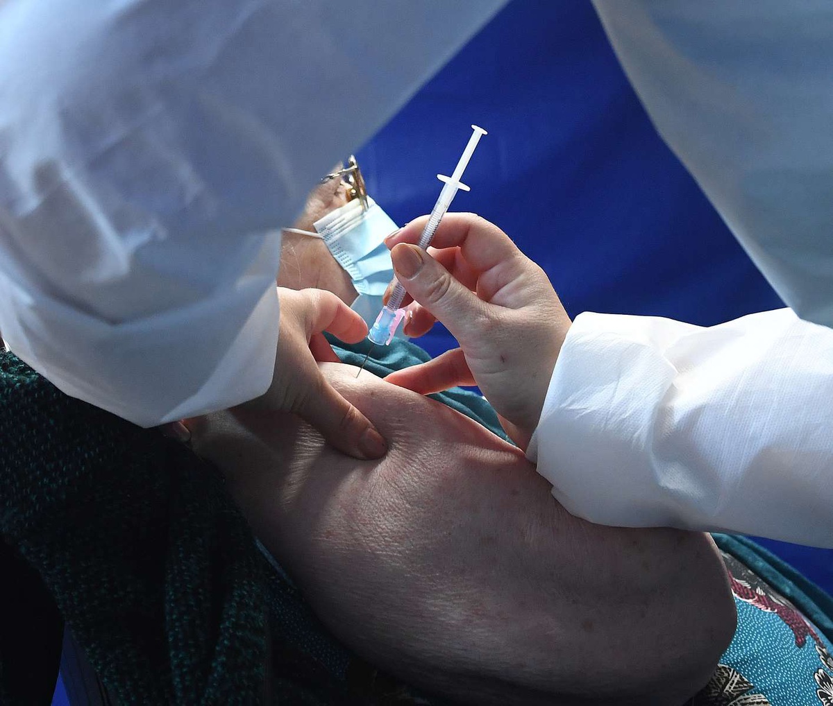 O profissionais ligados à vacinação covid-19 não estão contemplados no pagamento deste subsídio.