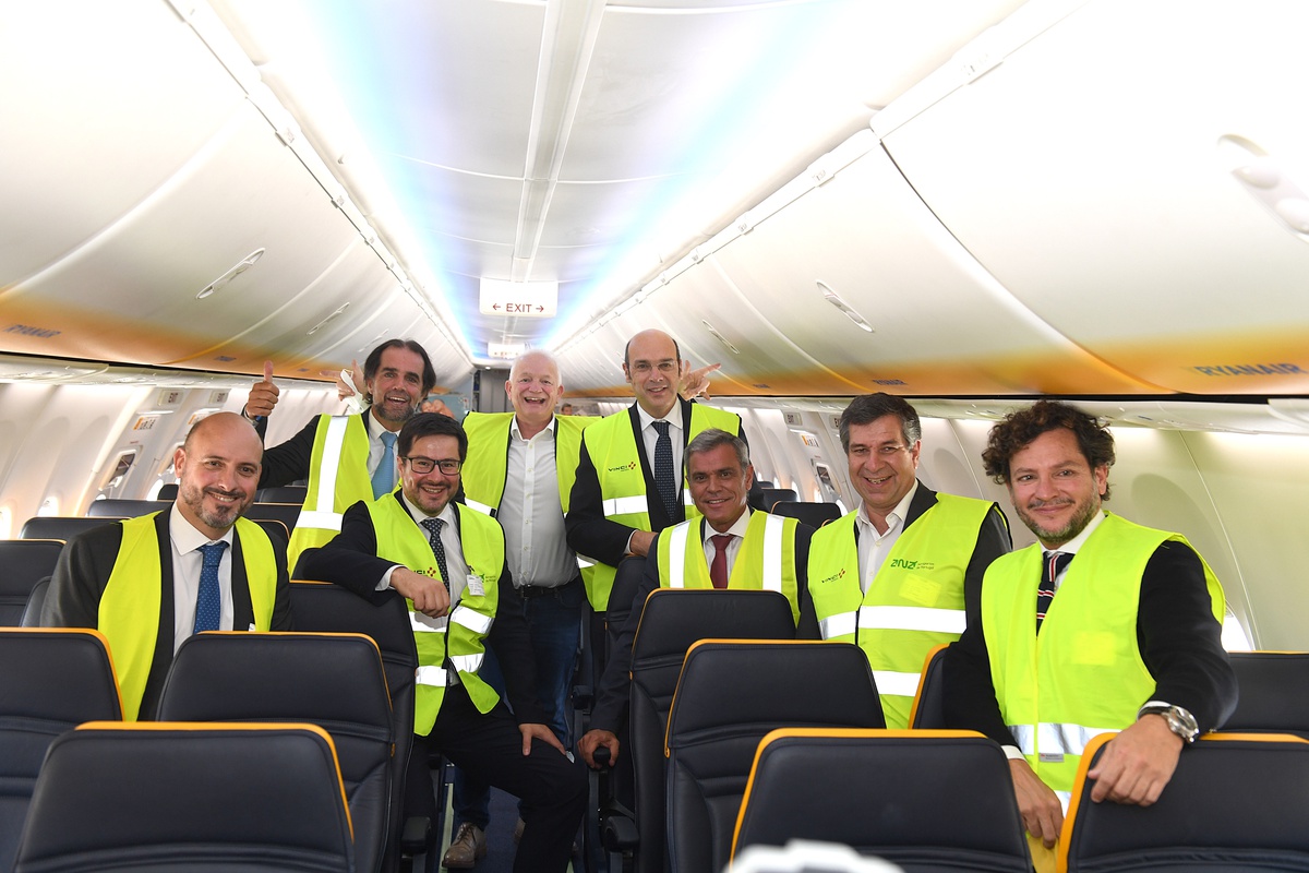 Após a conferência de imprensa houve tempo para uma visita ao Boeing 737 MAX da Ryanair.