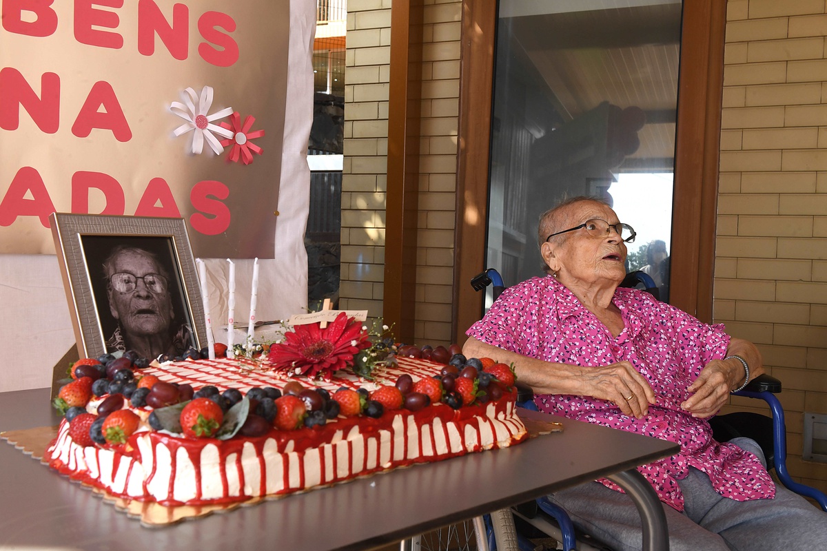 Ontem comemorou 100 anos, na unidade de cuidados continuados da Associação Living Care – Atalaia, onde vive há três anos.
