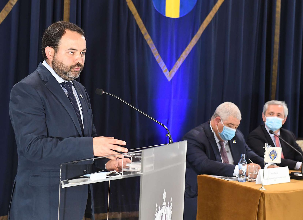 Nuno Neves termina o seu actual mandato à frente da Secção Regional da Madeira da Ordem dos Enfermeiros em Dezembro próximo, estando impedido de se recandidatar por limitação de mandatos.&nbsp;