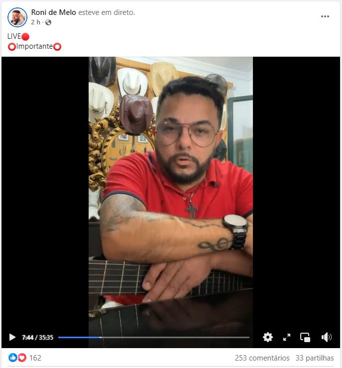 Num vídeo publicado hoje no Facebook, Roni de Melo&nbsp;reconheceu que fez uma "brincadeira de mau gosto", prometeu que não volta a cometer o "erro" e pediu desculpas à comissão de festas e às famílias que assistiram ao espectáculo.