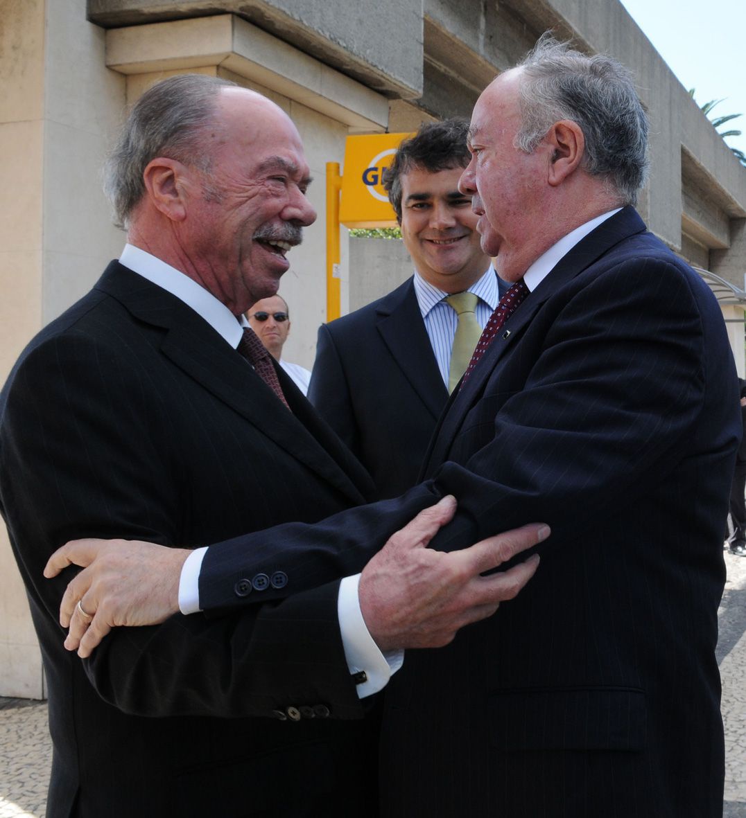Rui Nabeiro e Alberto João Jardim, com Manuel António Correia em fundo, no âmbito de uma iniciativa ligada ao projecto 'Missão Reciclar' na Madeira.