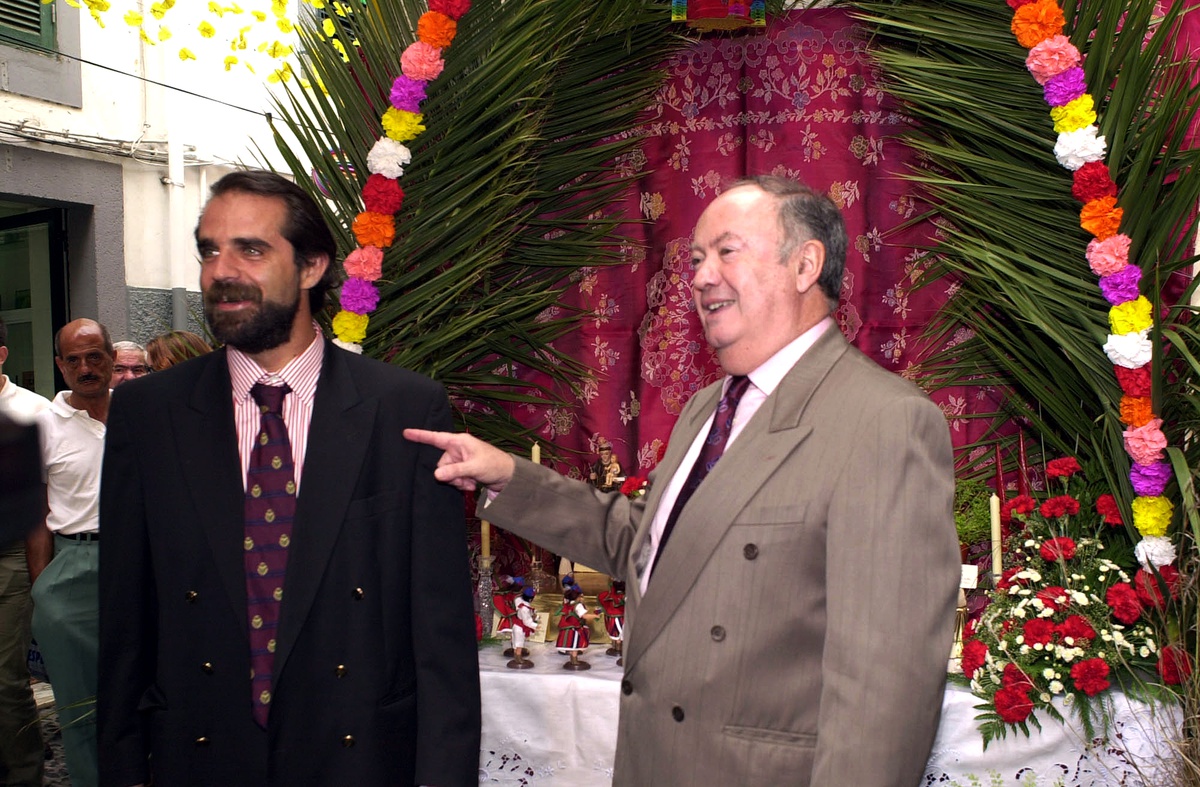 Miguel Albuquerque e Alberto João Jardim nos Altares de São João, em 2001.