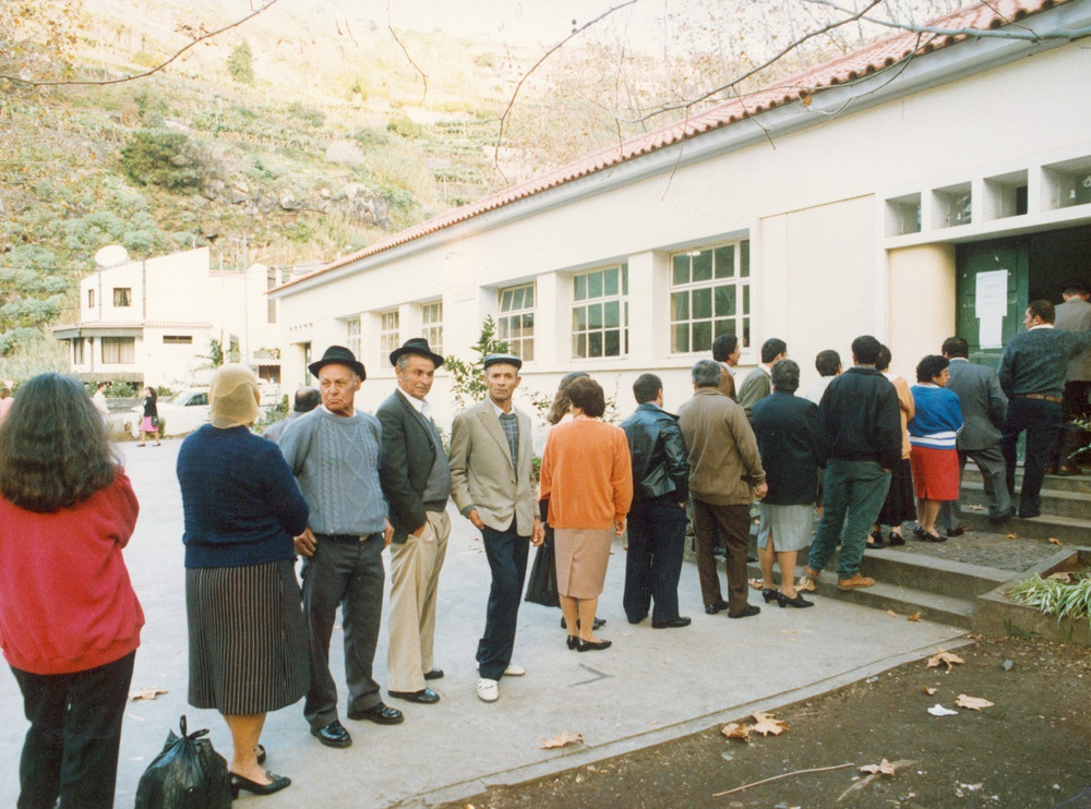 Em 1996 fez-se fila para votar na Ribeira Brava.
