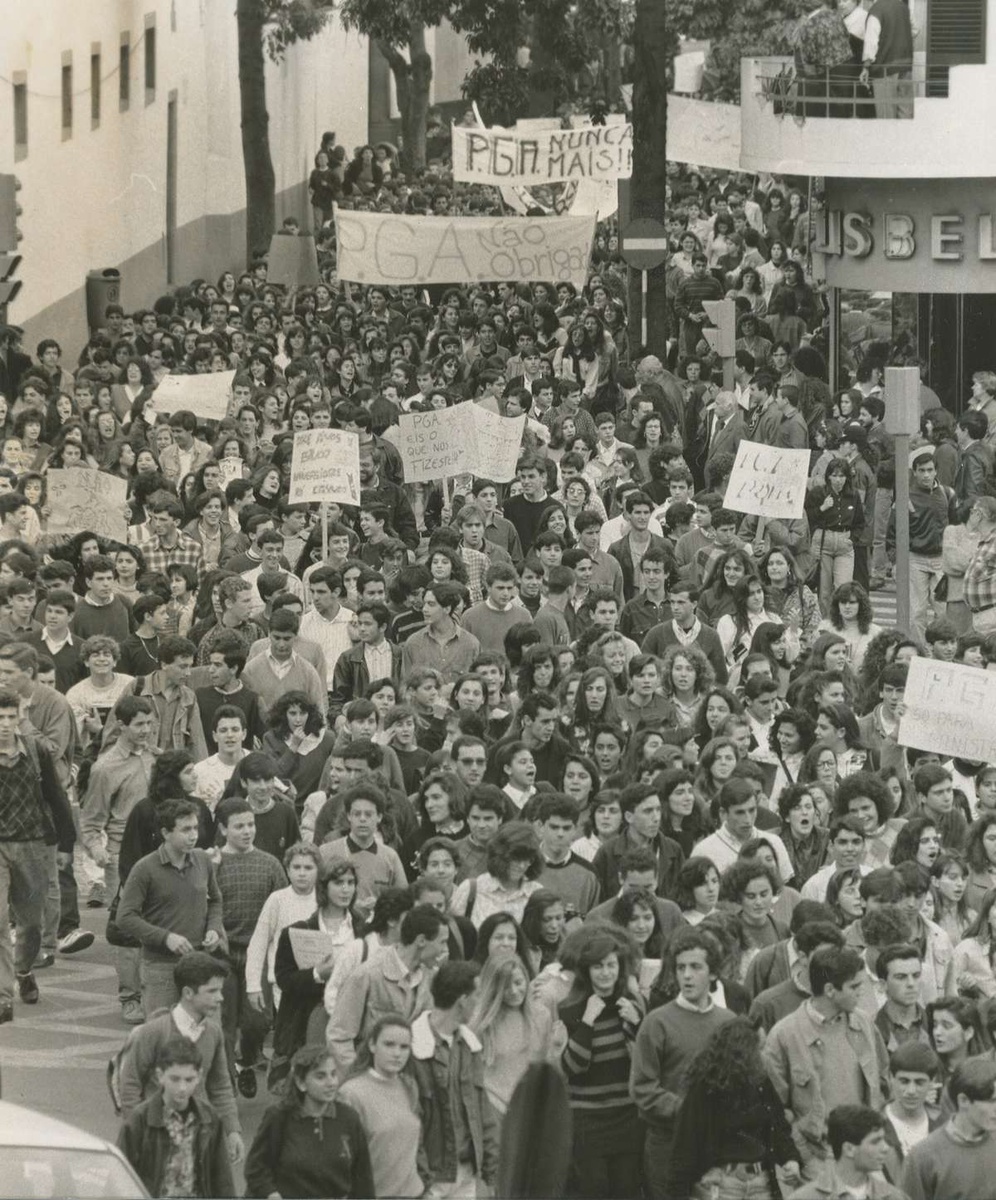 Manifestação no Funchal contra a Prova Geral de Acesso (PGA) ao Ensino Superior.