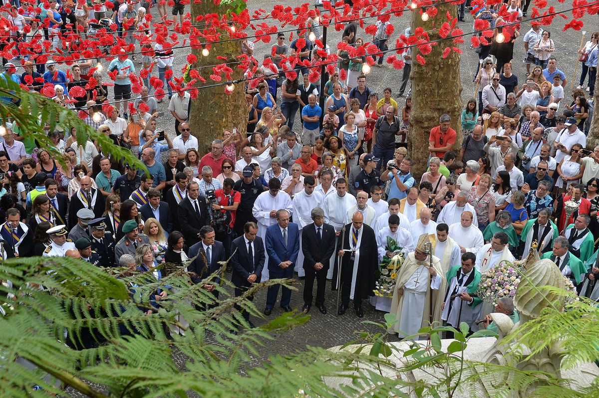 As vítimas foram homenageadas no ano seguinte ao da tragédia, numa cerimónia carregada de emoção. FOTO RUI SILVA/ASPRESS