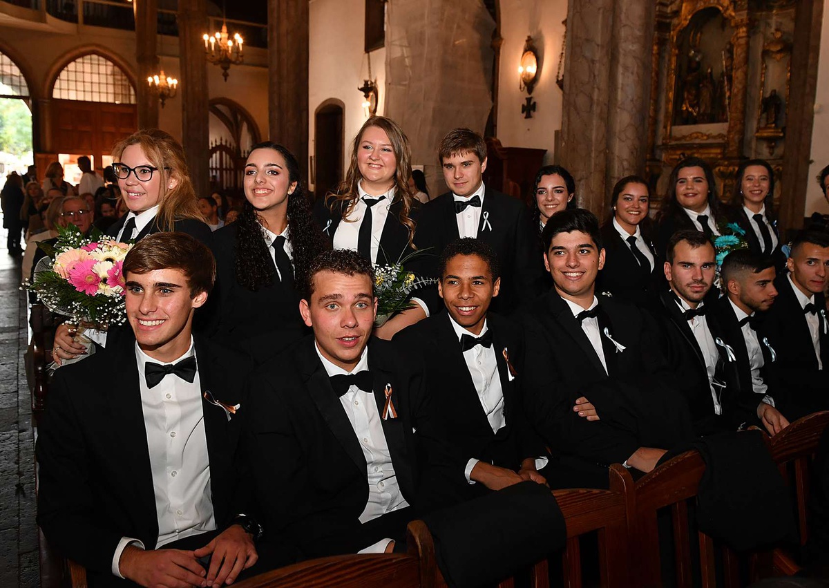 Finalistas da Escola Ângelo Augusto da Silva (Levada) na bênção das capas na Sé, em Dezembro de 2019. FOTO RUI SILVA/ASPRESS