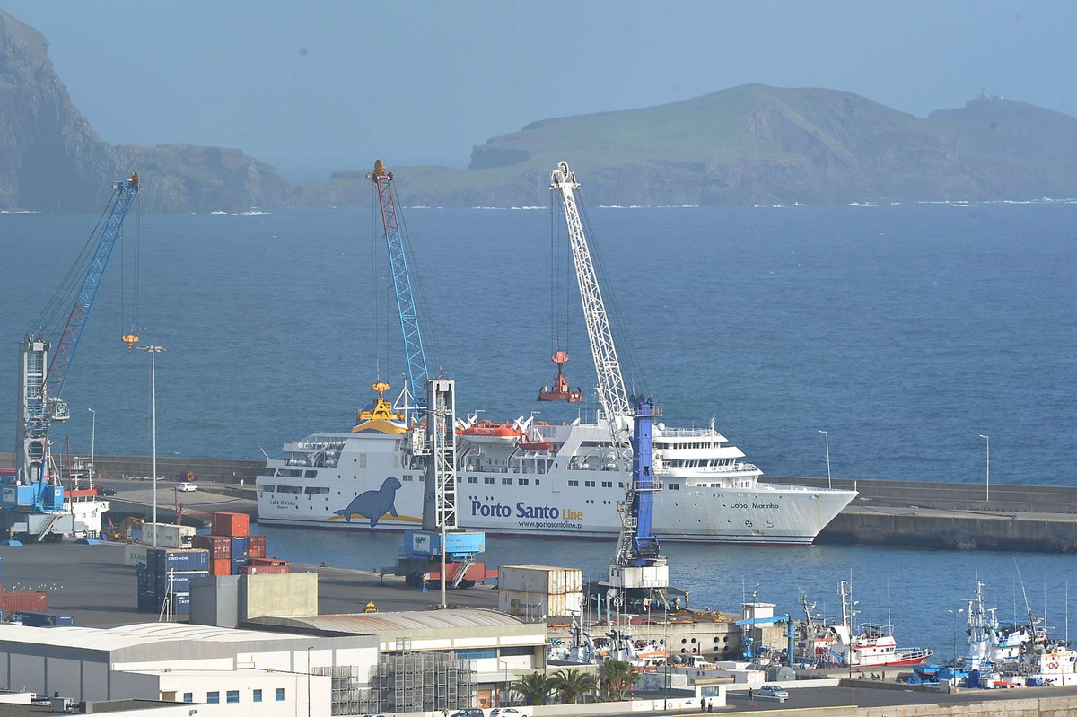 Trabalhos decorrem no Porto do Caniçal desde o dia 4 de Janeiro.