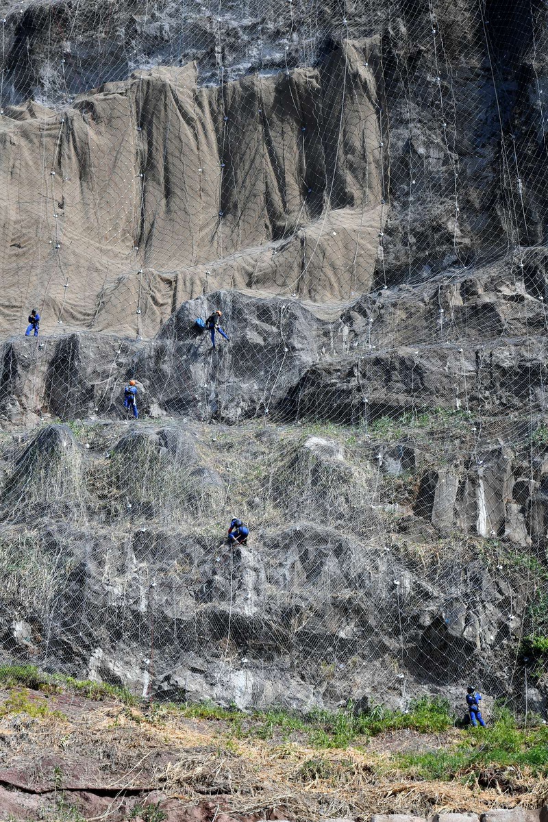 Têm sido várias as intervenções levadas a cabo nesse talude.