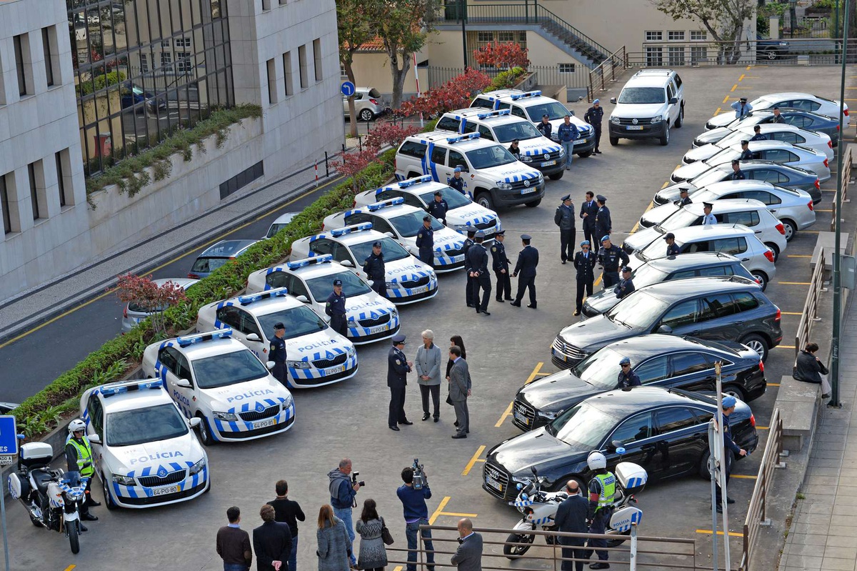 Em 2014, por exemplo, foram vários os veículos entregues à PSP pelo Executivo madeirense.&nbsp;