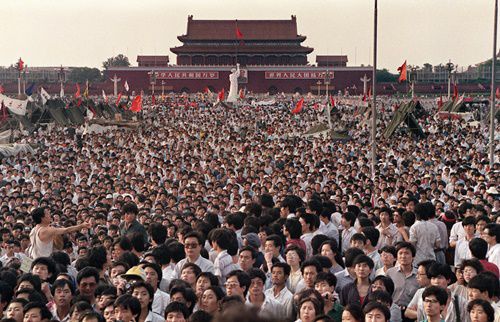 As manifestações de 1989, em Pequim, culminaram no&nbsp;Massacre da Praça da Paz Celestial (Tiananmen), 4 de Junho.&nbsp;