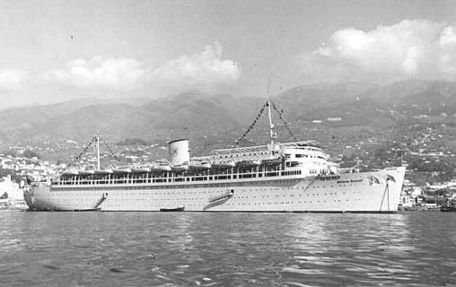 O 'Wilhelm Gustloff' ao largo do Funchal.