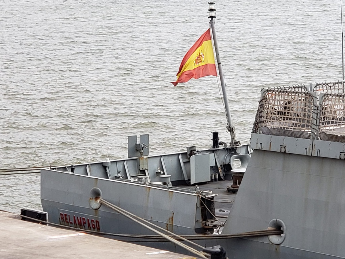 'Relampago' trouxe 38 tripulantes a bordo.