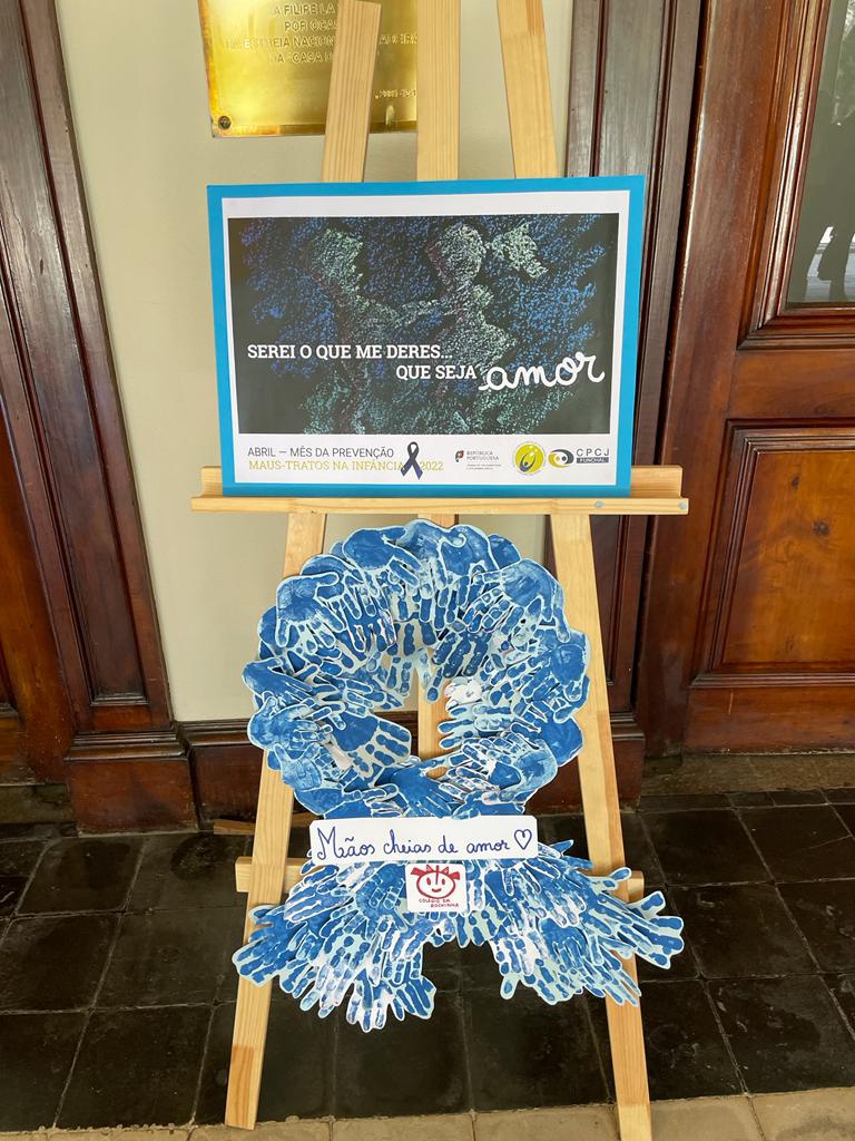 Exposição de trabalhos elaborados pelas crianças do estabelecimentos de ensino do concelho do Funchal, no átrio do Teatro Municipal Baltazar Dias