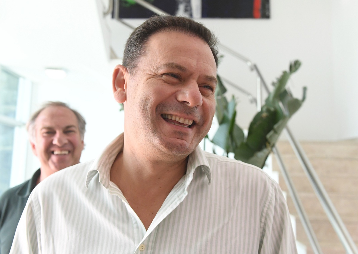 Luís Montenegro chegou hoje à Madeira e José Prada estava à sua espera na sala VIP do Aeroporto. Foto Hélder Santos/ASPRESS