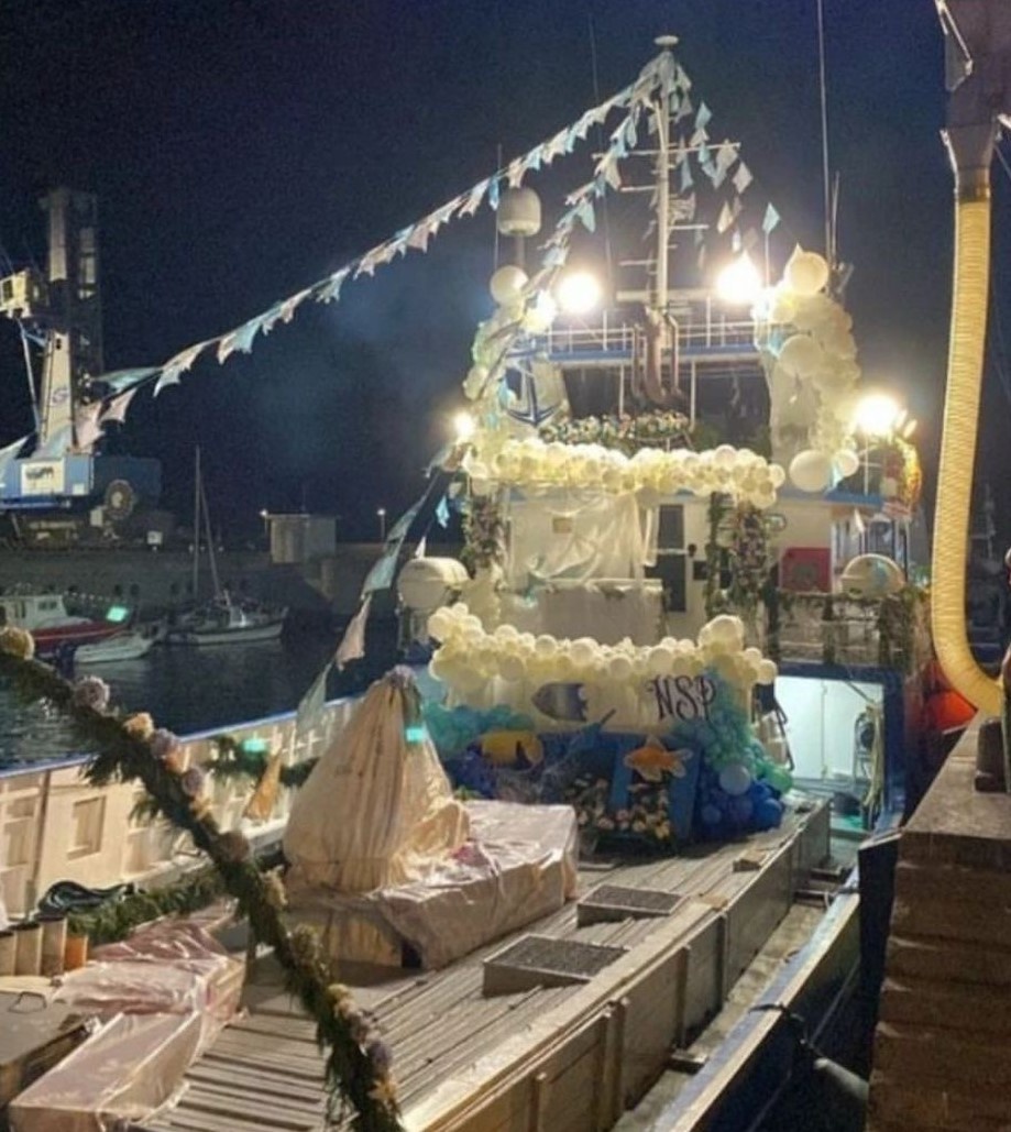 Este ano coube ao 'Autonomia' a sorte de ser o 'barco bento' que transporta a imagem da Senhora da Piedade.