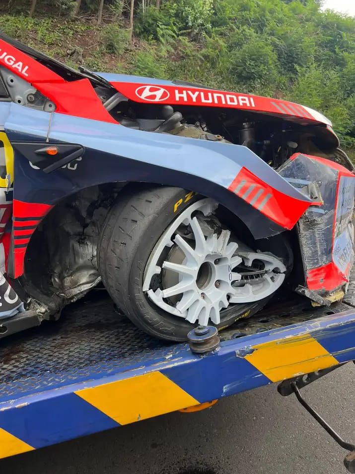 Estado do carro de Kris Meeke, FOTO DR