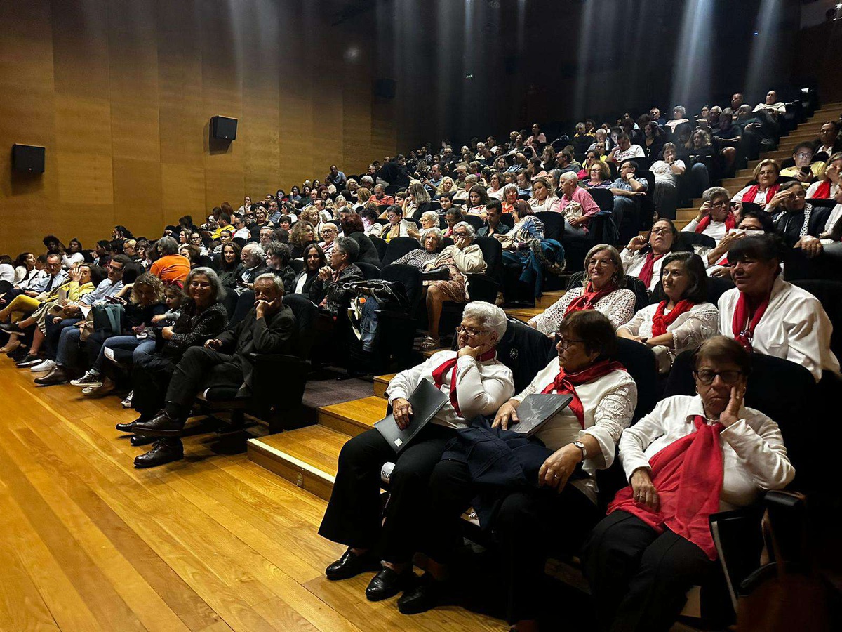 Auditório do Centro Cultural e de Congressos do Porto Santo repleto
