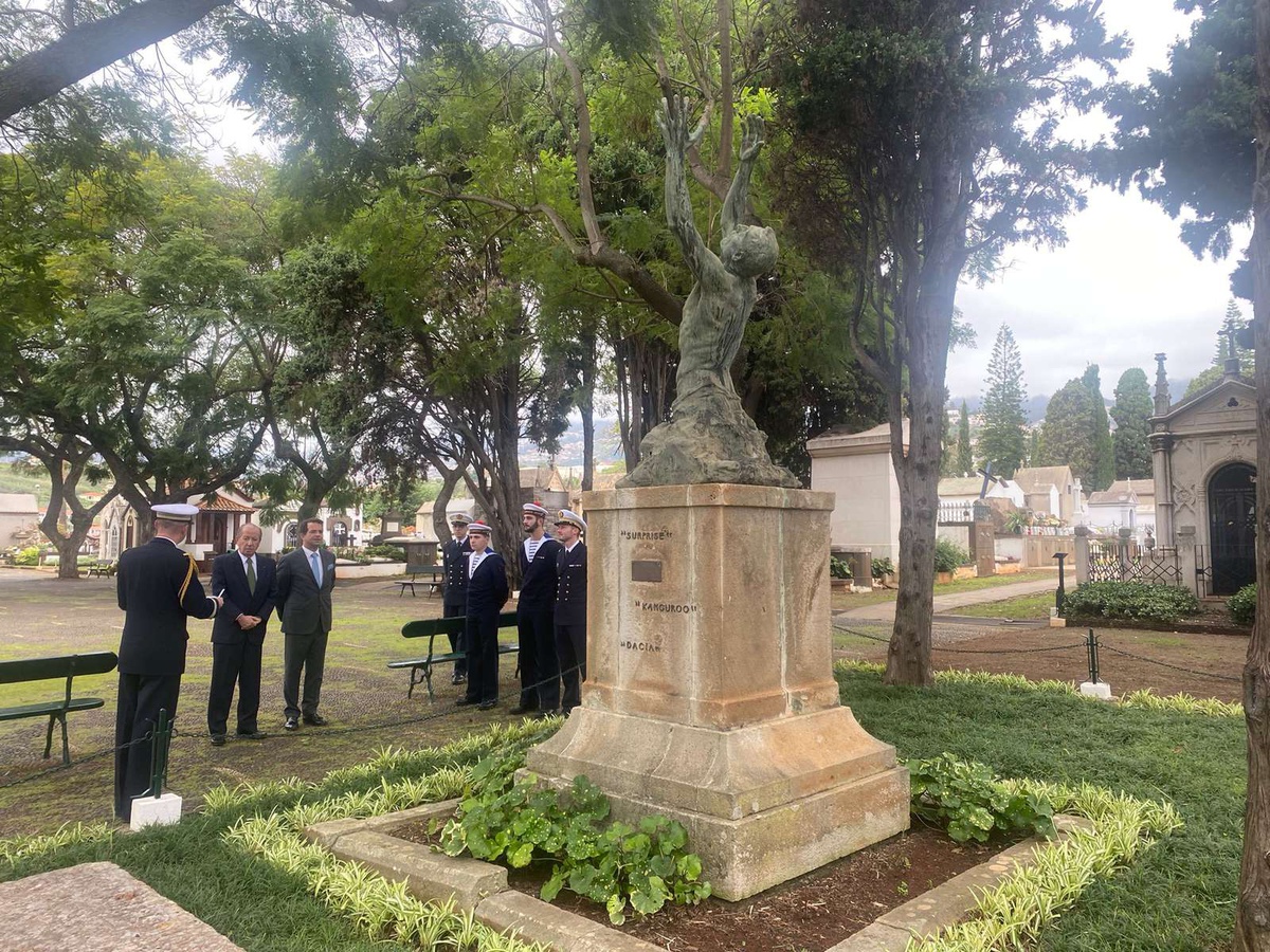 Homenagem os mortos portugueses/franceses na Grande Guerra, no Cemitério de São Martinho
