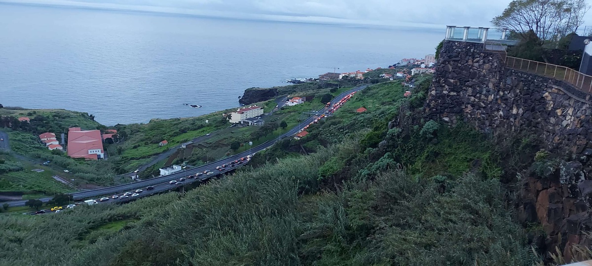 Na zona da Assomada a situação estava assim há minutos. Agora a fila estende-se a Gaula.