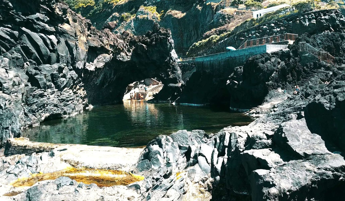 https://www.dnoticias.pt/2025/8/6/458649-a-sdnm-pode-concessionar-a-praia-a-junta-do-seixal/None