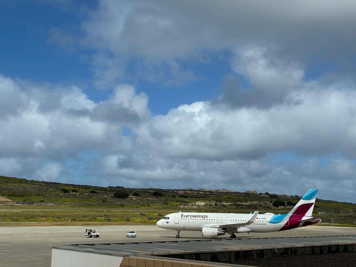 Avião divergido no Aeroporto do Porto Santo