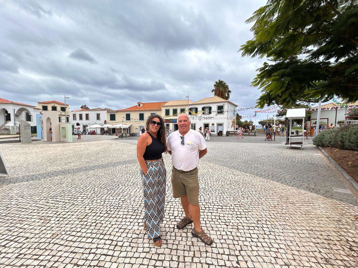 Sónia Soares e Gonçalo Maia, da Rádio Praia.