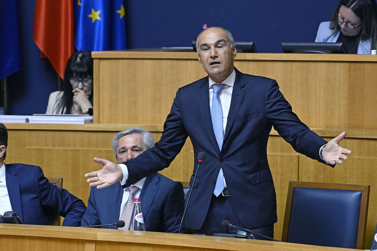 Jorge Carvalho é actual secretário regional de Educação, Ciência e Tecnologia.