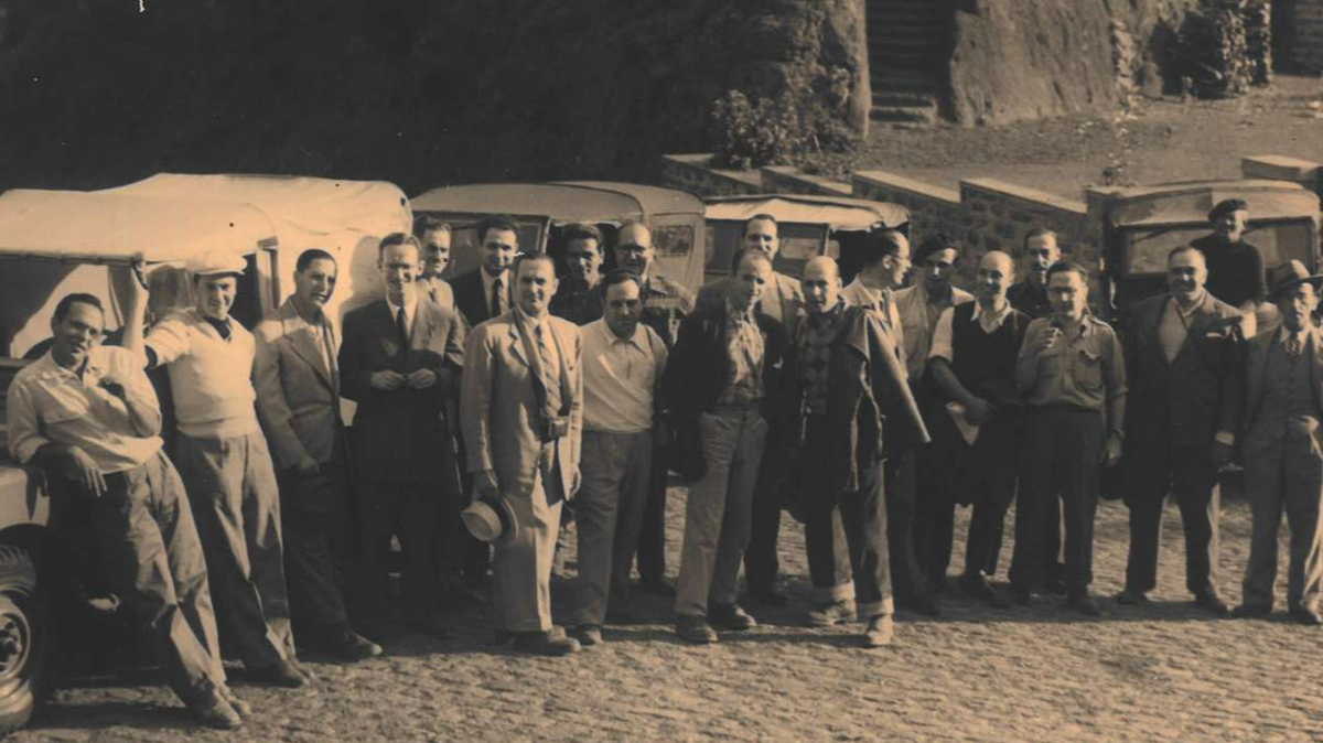 Jaime Ornelas Camacho (primeiro à esquerda) nos Aproveitamentos Hidráulicos, em finais da década de 1940.&nbsp;