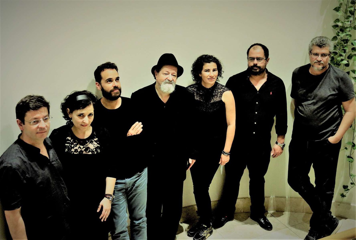 Os 'Banda d'Além', grupo de que Mário André faz parte, têm divulgado as cantigas populares madeirenses por cá e além fronteiras.&nbsp;