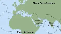 A zona do sismo é atravessada por uma das placas tectónicas, a mesma que atravessa o sul de Portugal e os Açores. Foto DR
