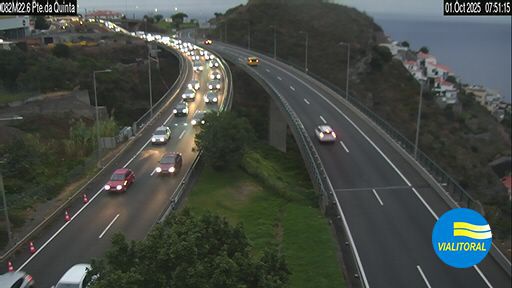 https://www.dnoticias.pt/2025/10/1/464903-acidentde-e-transito-intenso--congestionam-trafego/none