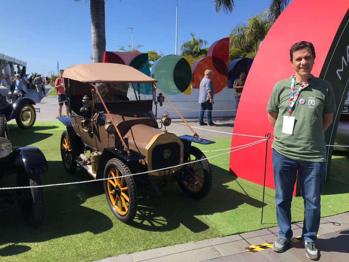 Herberto Mendes, dono do Le Zebre de 1910, o automóvel mais antigo em exposição.