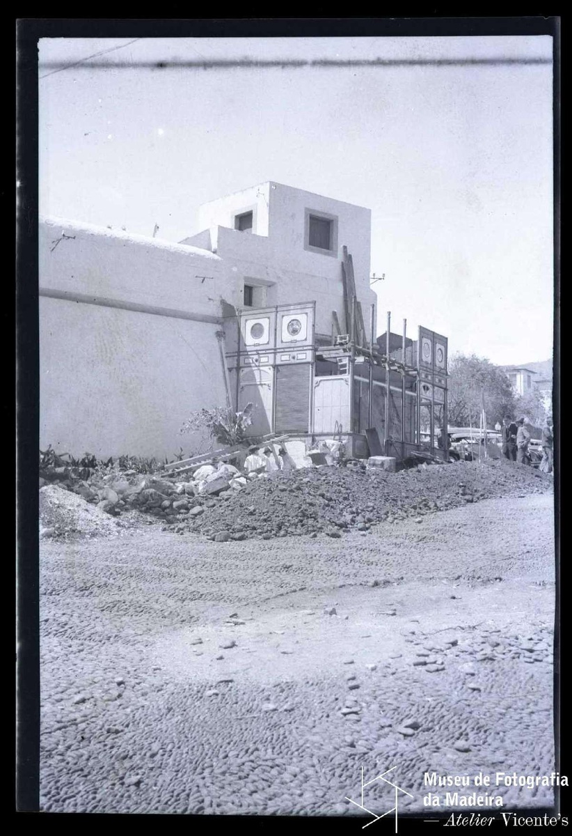 1937