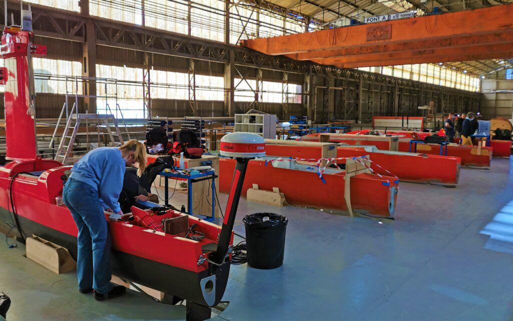 Os representantes da ARDITI vão poder acompanhar a construção do 'drone marítimo' na fábrica em França.