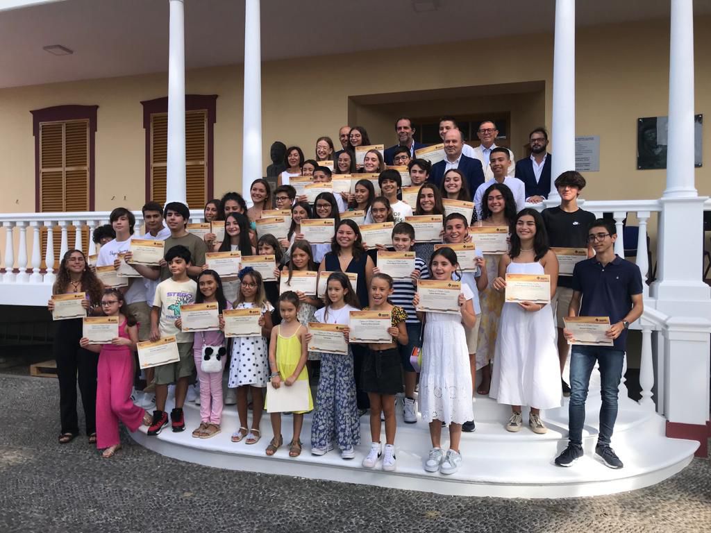 Alunos dos Cursos Livres em Artes com diploma de mérito.