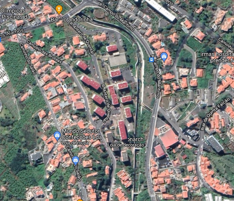Bairro da Ribeira Grande ao centro. Foto Google Maps