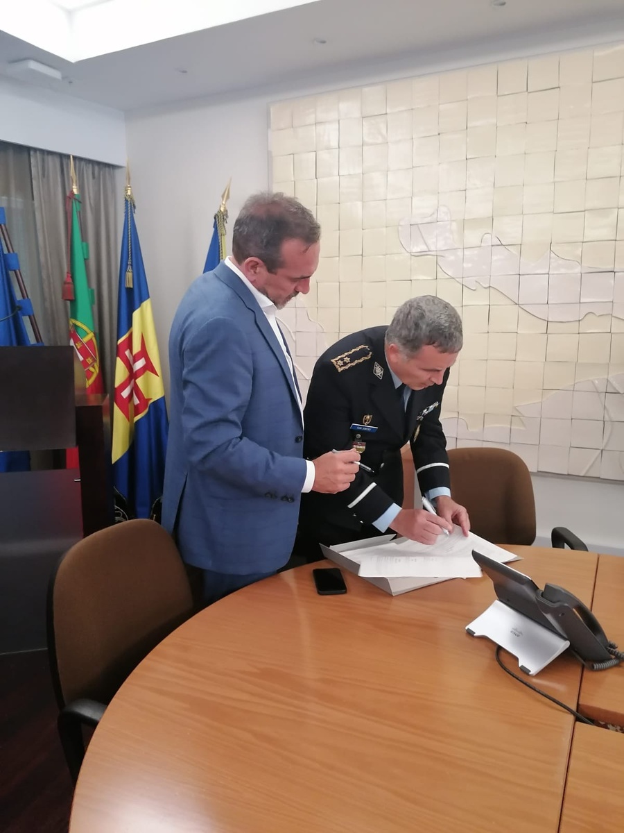 Pedro Coelho, presidente da CMCL, e Luís Simões, comandante da PSP na Madeira.&nbsp;