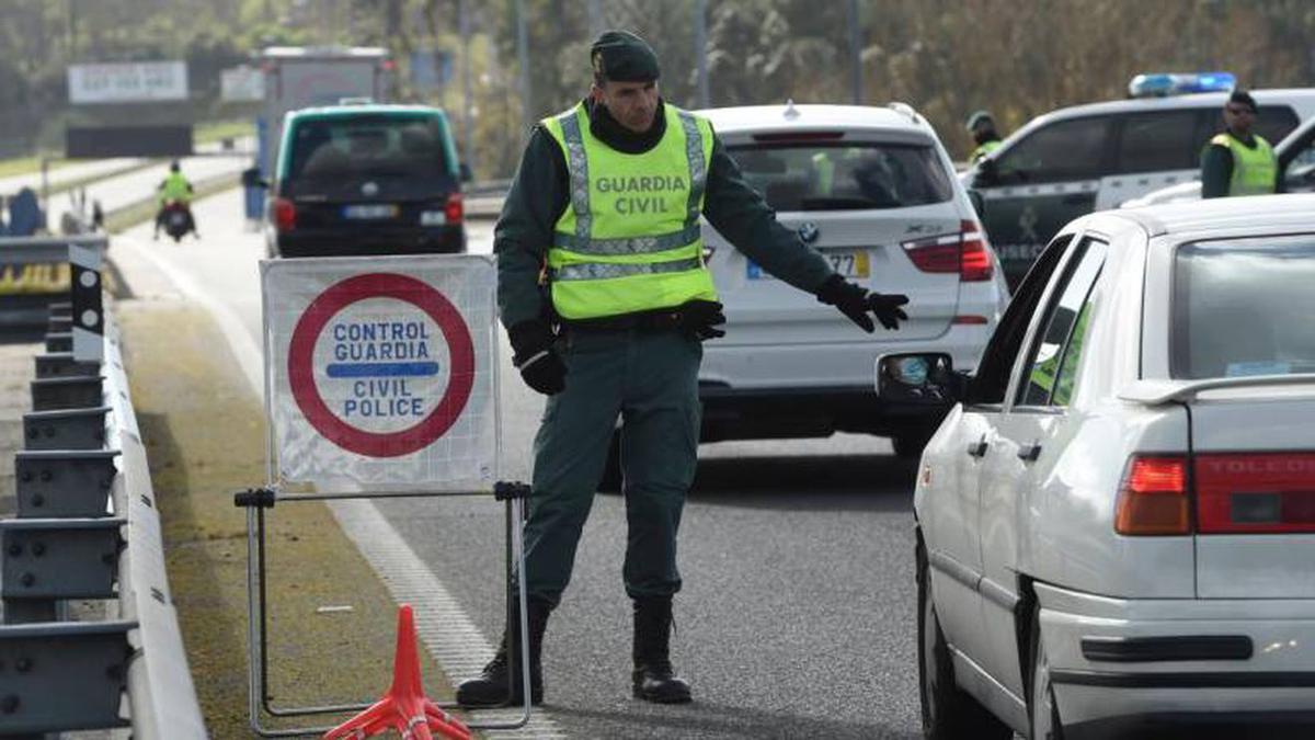 Fronteiras fechadas Espanha/Portugal/França. Polícia espanhola obriga  autocarro a regressar a Portugal - Radio Alfa