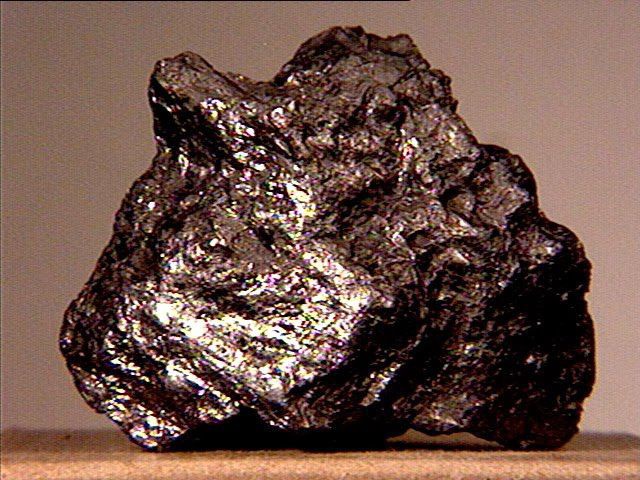 Esta é a&nbsp;lonsdaleíta.