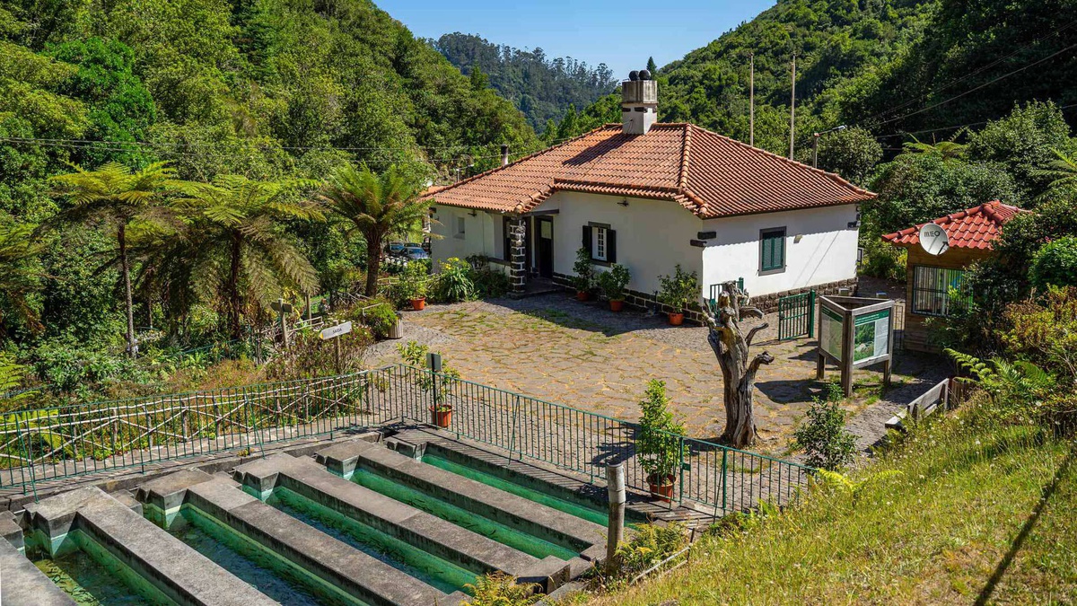 O Posto Aquícola do Ribeiro Frio&nbsp;ficou concluído em 1960 e nesse mesmo ano permitiu o lançamento de 215 trutas em algumas ribeiras da Região.&nbsp;