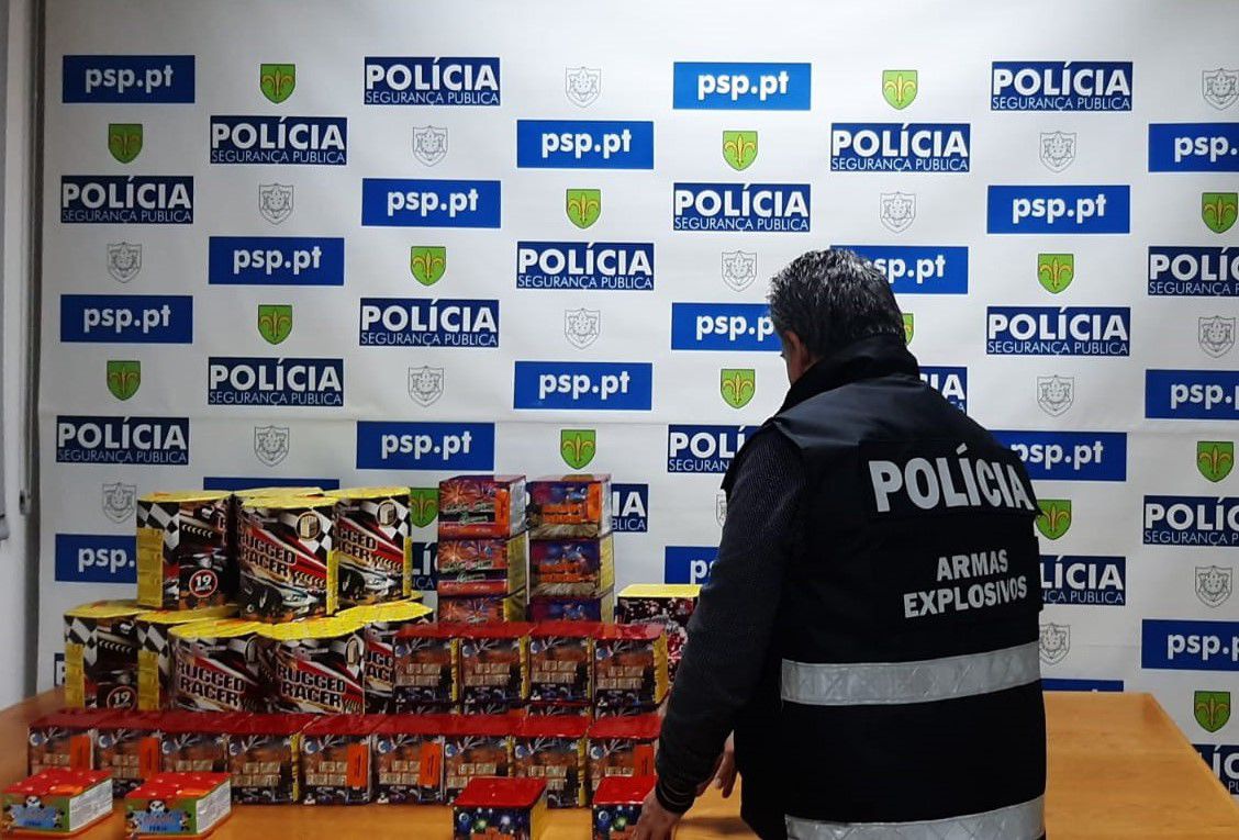 A Polícia de Segurança Pública é uma das entidades com poder fiscalizador no âmbito do cumprimento da legilação relativa aos artigos pirotécnicos.&nbsp;