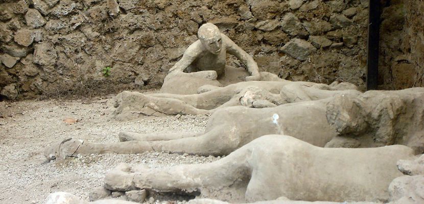 Os mortos de Pompeia narram a vida da cidade romana destruída pelo Vesúvio.