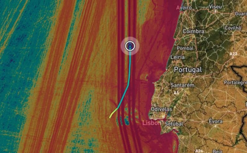 O navio 'Mein Schiff 1' passava ao largo da costa continental de Portugal, proveniente de Canárias e rumo à Alemanha.&nbsp; &nbsp;Foto Marine Traffic