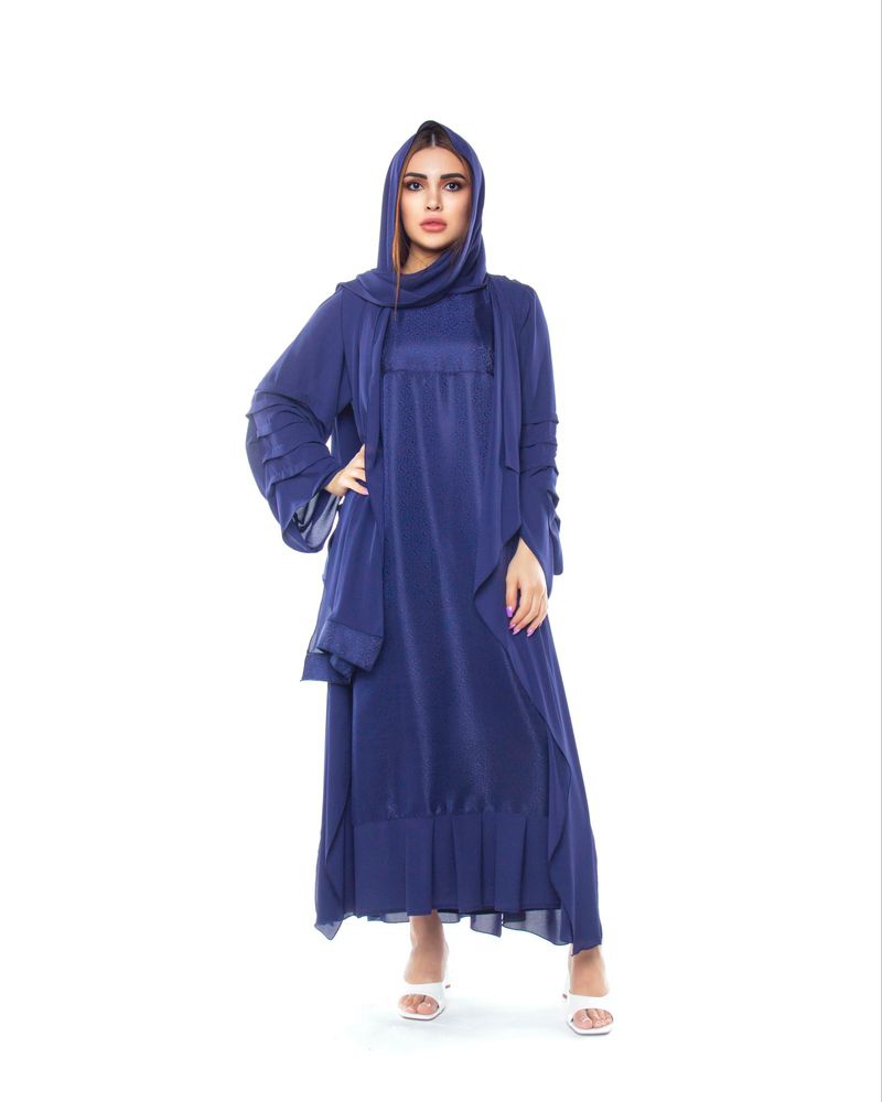 Abaya: É um vestido comprido que cobre todo o roupo, mas que
é utilizado sobre outras roupas. Não cobre o rosto e não é considerado, por si
só, um símbolo religioso.