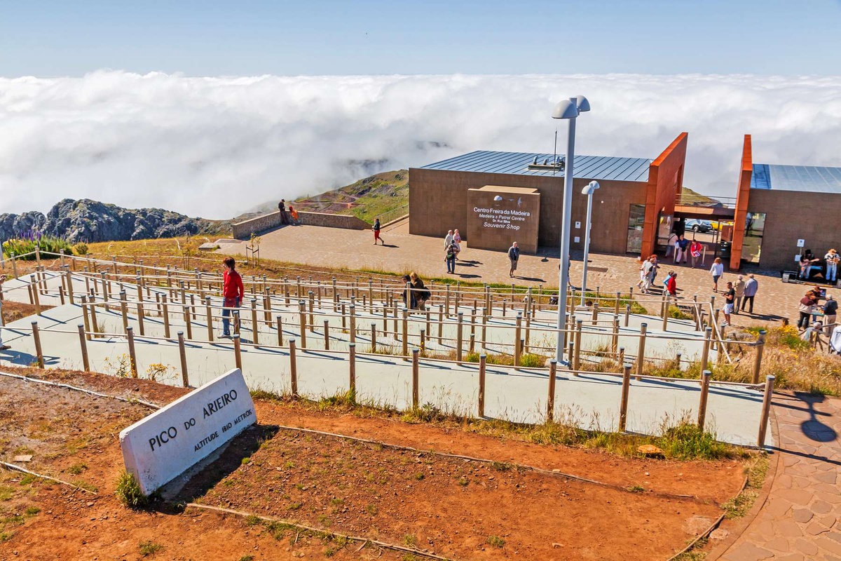 A
Freira-da-Madeira serve de mote para a exposição permanente que existe no
espaço criado para receber os visitantes no Pico do Areeiro.&nbsp;