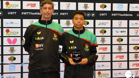 O madeirense Ricardo Faria ao lado do internacional sub-15 Tiago Abiodun. Foto FPTM