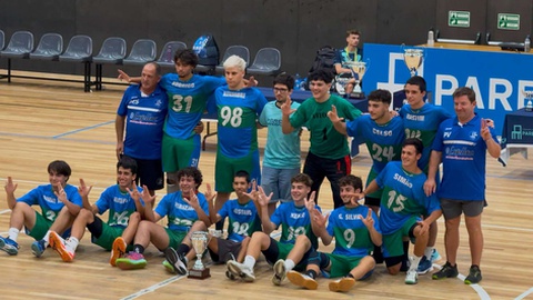 Os campões: Vitor Alves; Victor Gonçalves; Mateus Freitas; Martim Ramalho; Simão Rosa; Nuno Rodrigo Ferreira. Paulo Vieira, treinador.