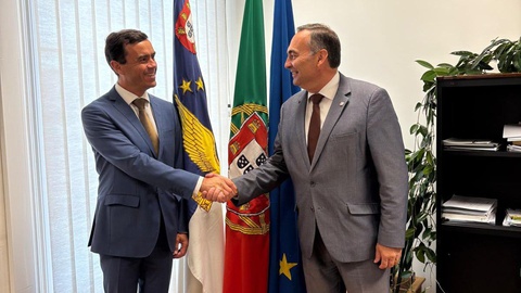 Nuno Maciel com o secretário regional de Agricultura e Alimentação dos Açores, António Lima Cardoso Ventura