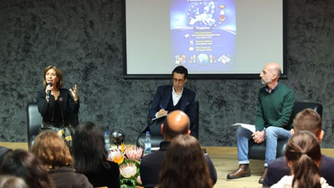 Secretária regional participou numa iniciativa promovida pela&nbsp;Escola Básica e Secundária com Pré-Escolar e Creche Bispo D. Manuel Ferreira Cabral, em Santana.&nbsp;